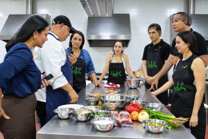Clase de cocina en cocina profesional