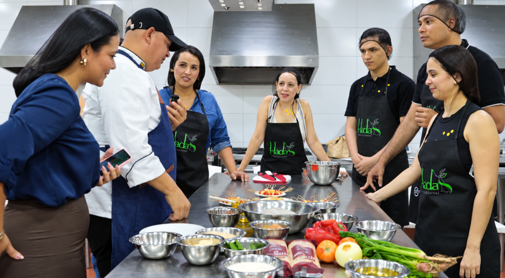 Clase de cocina en cocina profesional